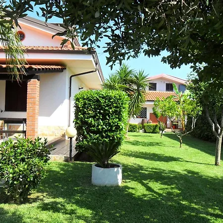 Geraeumige In Unmittelbarer Naehe Des Fantastischen Dorfes Tropea Apartment *